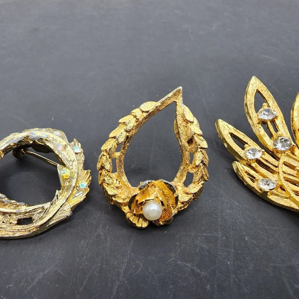 Vintage Lot‎ of 5 Bird Angel Leaf Wreath Gold Tone Brooch Lapel Pins